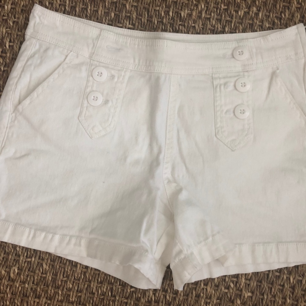 EUC New York & Company White Sailor Shorts Size 6